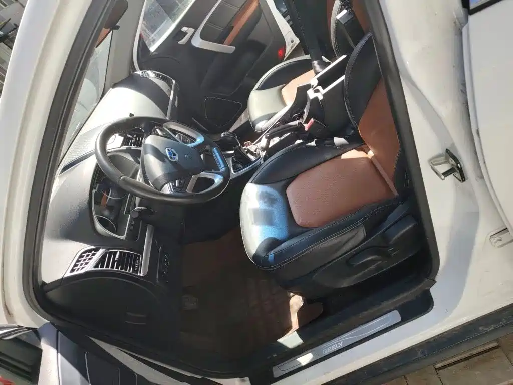 Фото 8 - Geely Emgrand