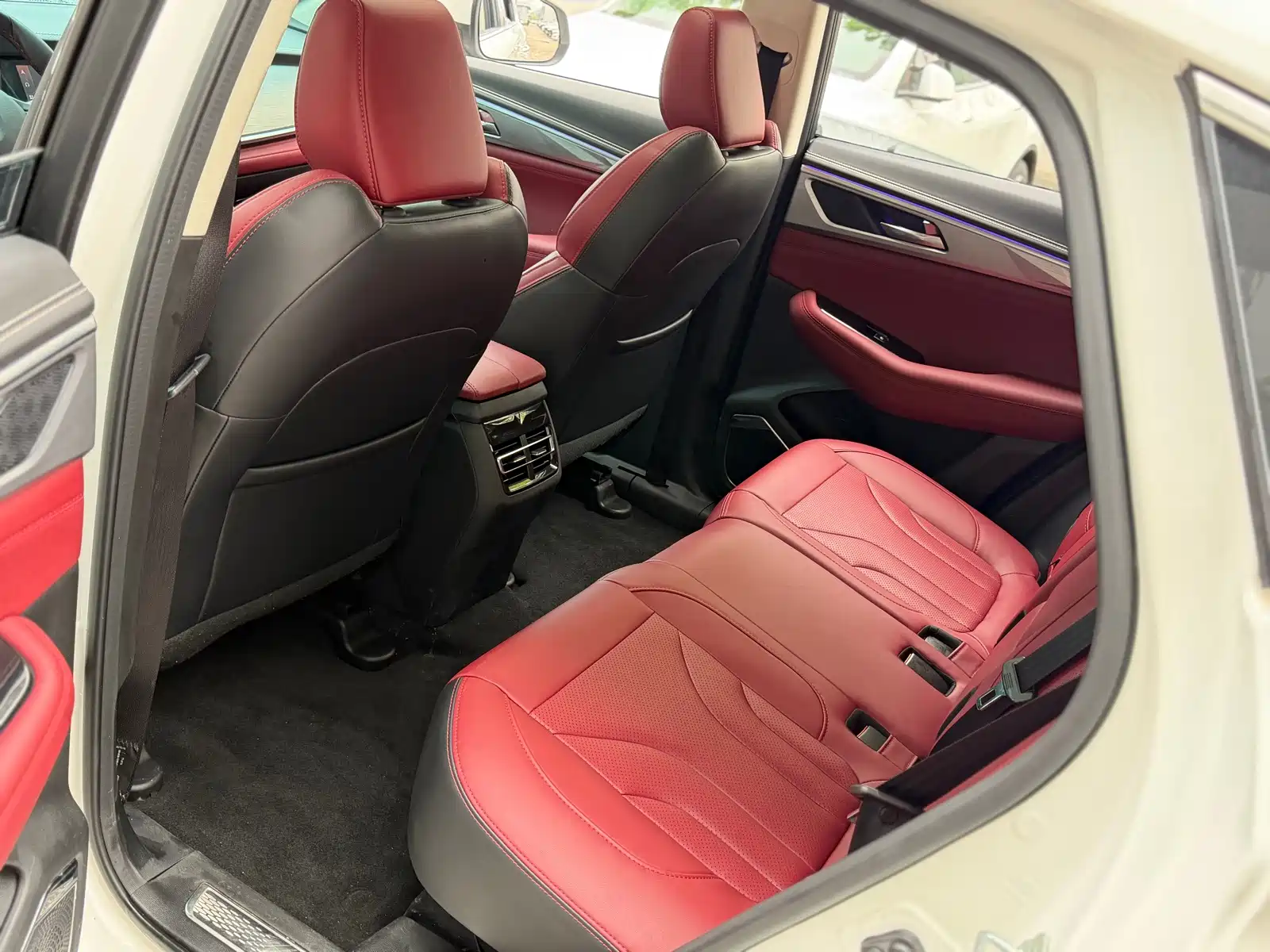 Фото 8 - Changan CS85