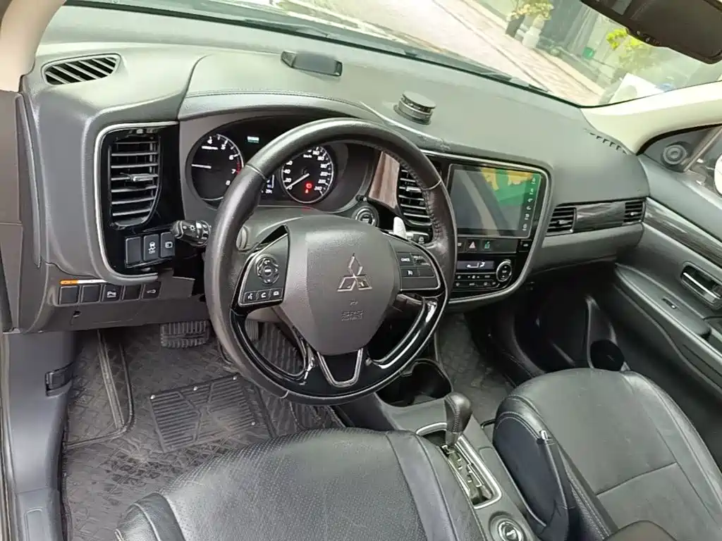 Mitsubishi Outlander 2017 2016 2.4L 4WD Luxury Edition 7-seater