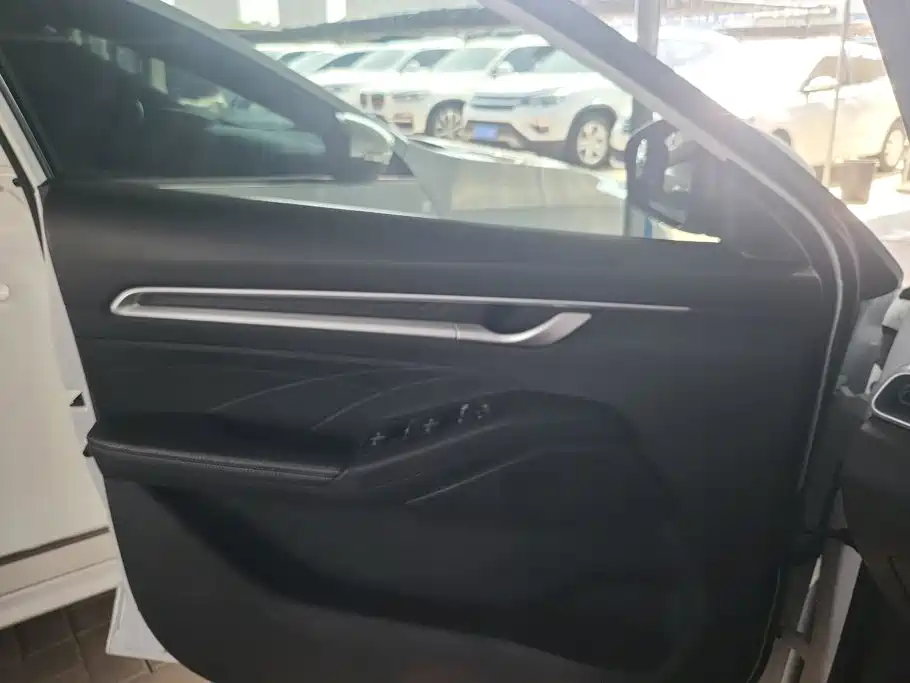 Geely Emgrand 2025 2025 4th Gen 1.5L CVT Soaring Dragon Edition