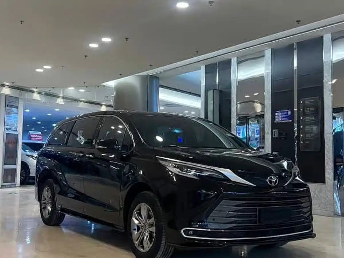 Фото 3 - Toyota Sienna