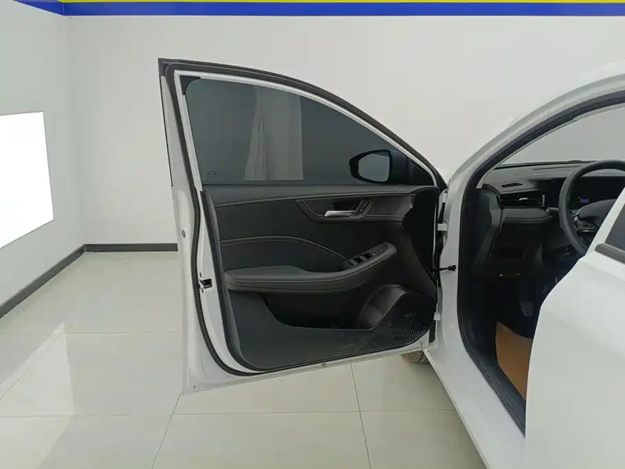 Roewe i5 2025 2023 1.5L Manual Comfort Edition