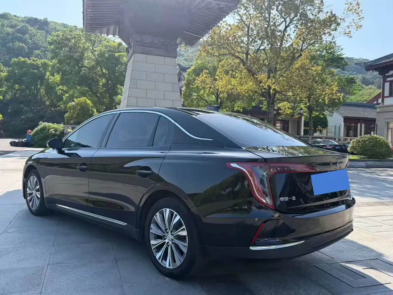 Hongqi E-QM5 2023 Facelift Basic Travel Edition фото 4