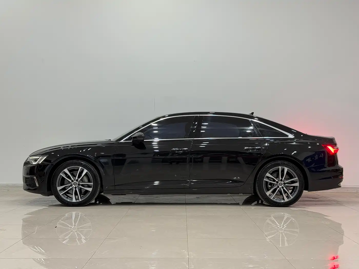 Audi A6L 2021 45 TFSI Exclusive Elegance фото 4