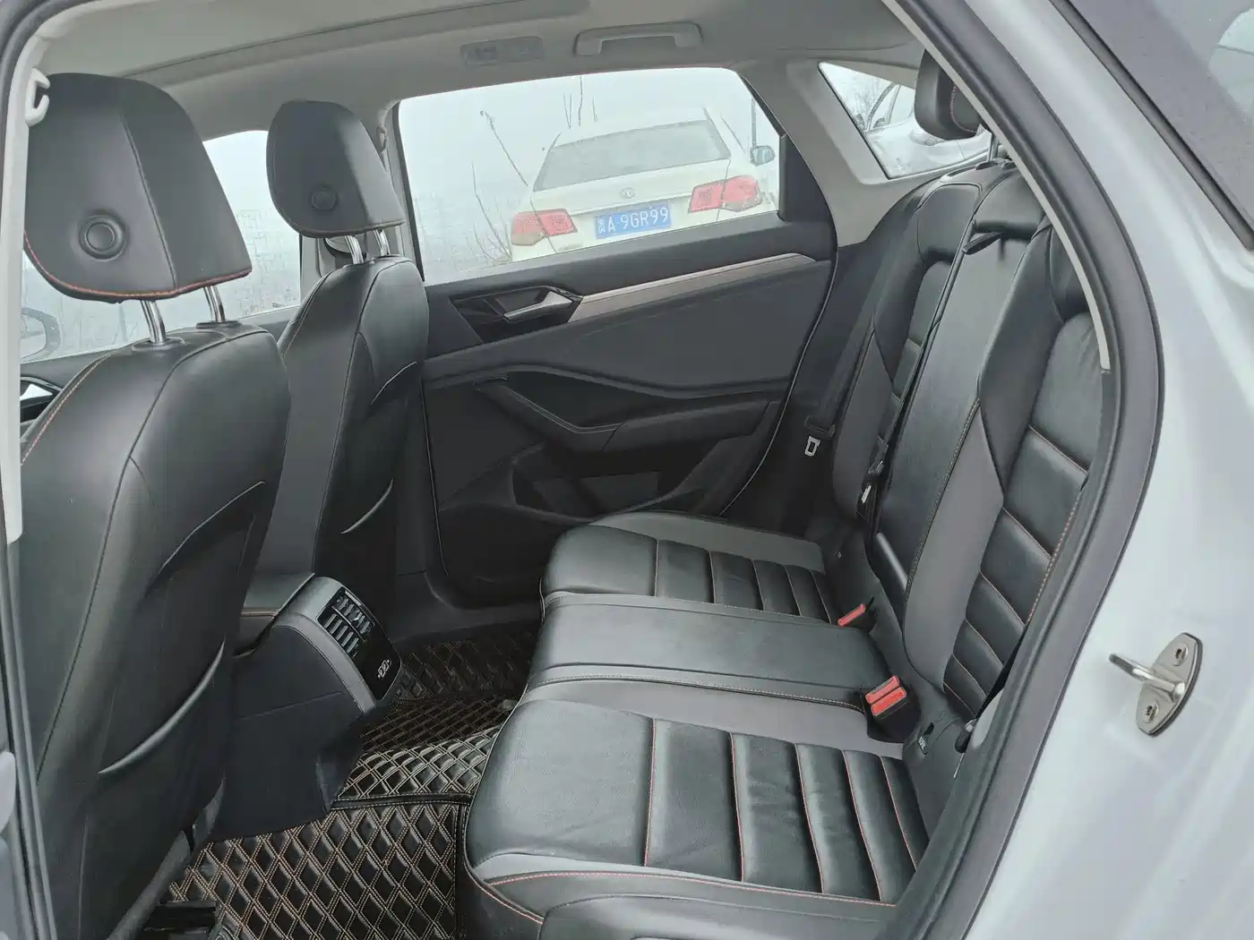 VOLKSWAGEN SAGITAR