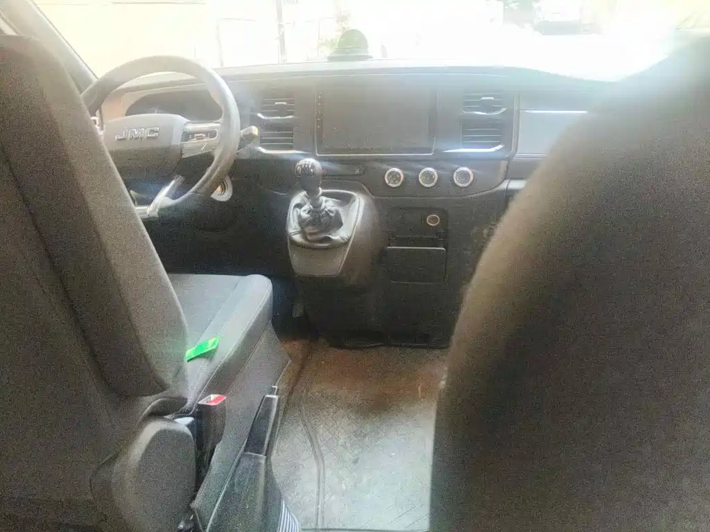 Jiangling JMC Fushun 2025 2025 Model 2.0T 6MT Diesel Medium Wheelbase Medium-High Roof Commercial MPV 5/6 Seats