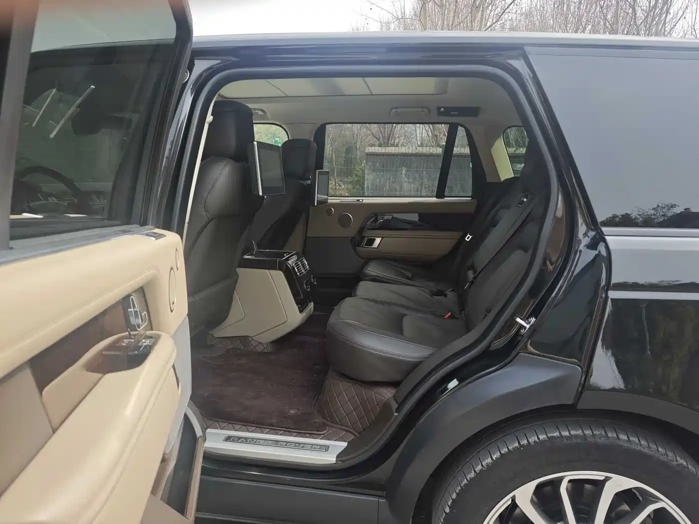 Land Rover Range Rover 2020 3.0 L6 Heritage Extended Edition фото 4