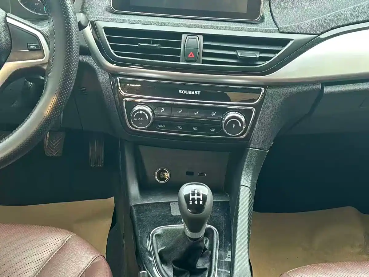Soueast A5 Wing Dance 2019 2019 1.5L Manual Premium Edition China V
