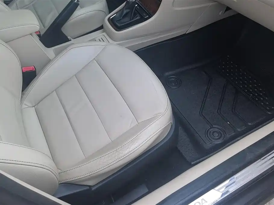 Volkswagen Lavida 2013 Facelift 1.4TSI DSG Comfort фото 8