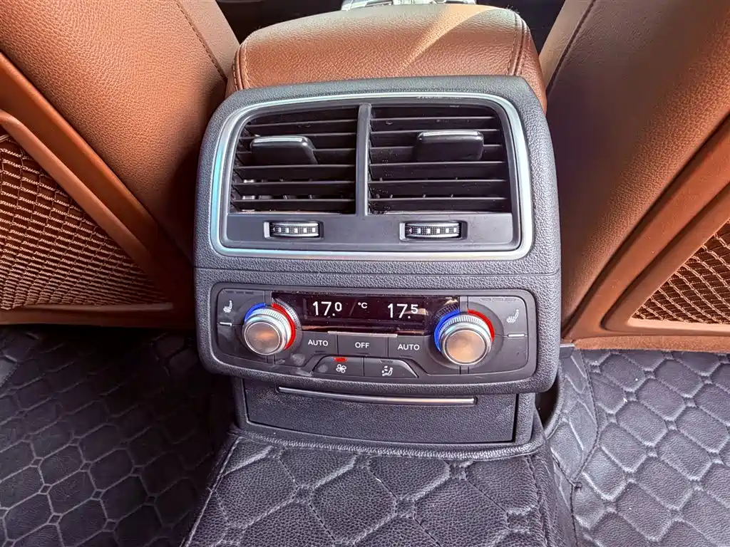 Фото 7 - Audi A6L