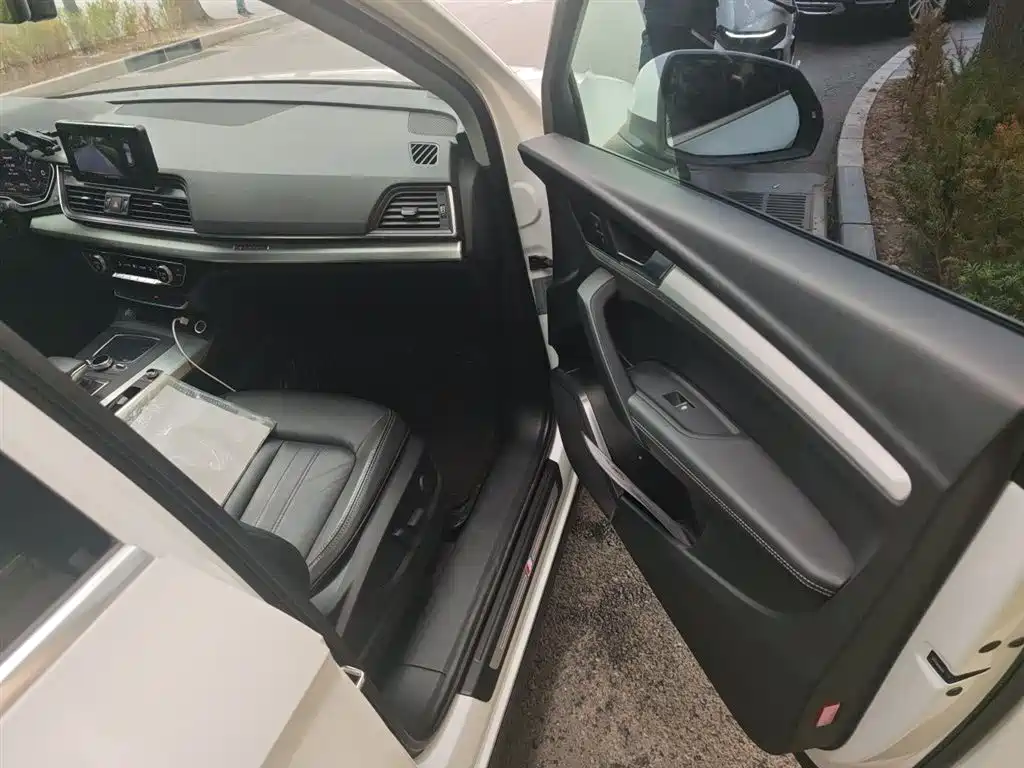 Audi Q5L 2020 Facelift 40 TFSI Honor Fashion фото 20