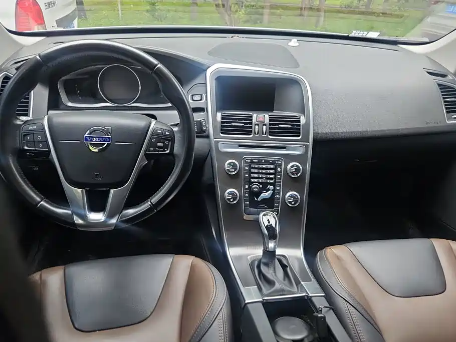 Фото 12 - Volvo XC60
