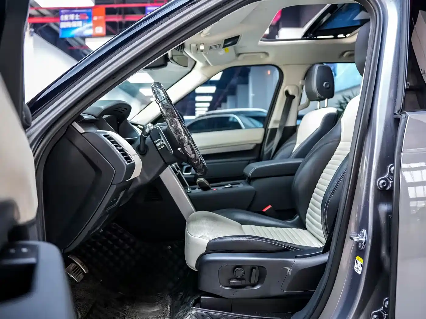 Land Rover Discovery 2021 360PS R-Dynamic S фото 8