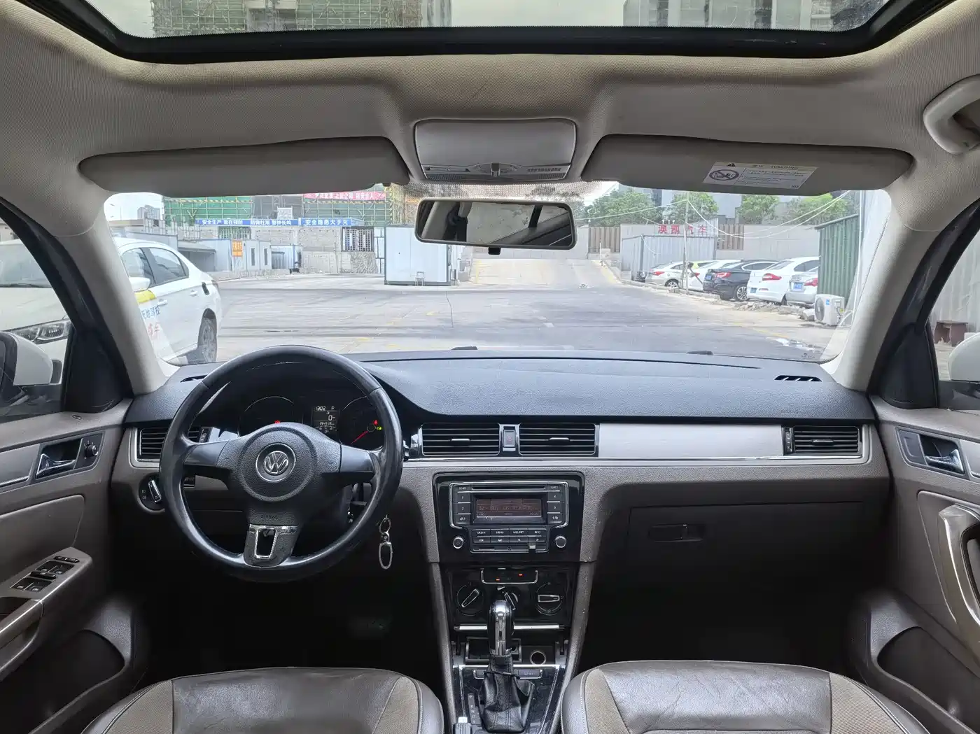 Volkswagen Bora 2014 1.6L Automatic Fashion Edition фото 5
