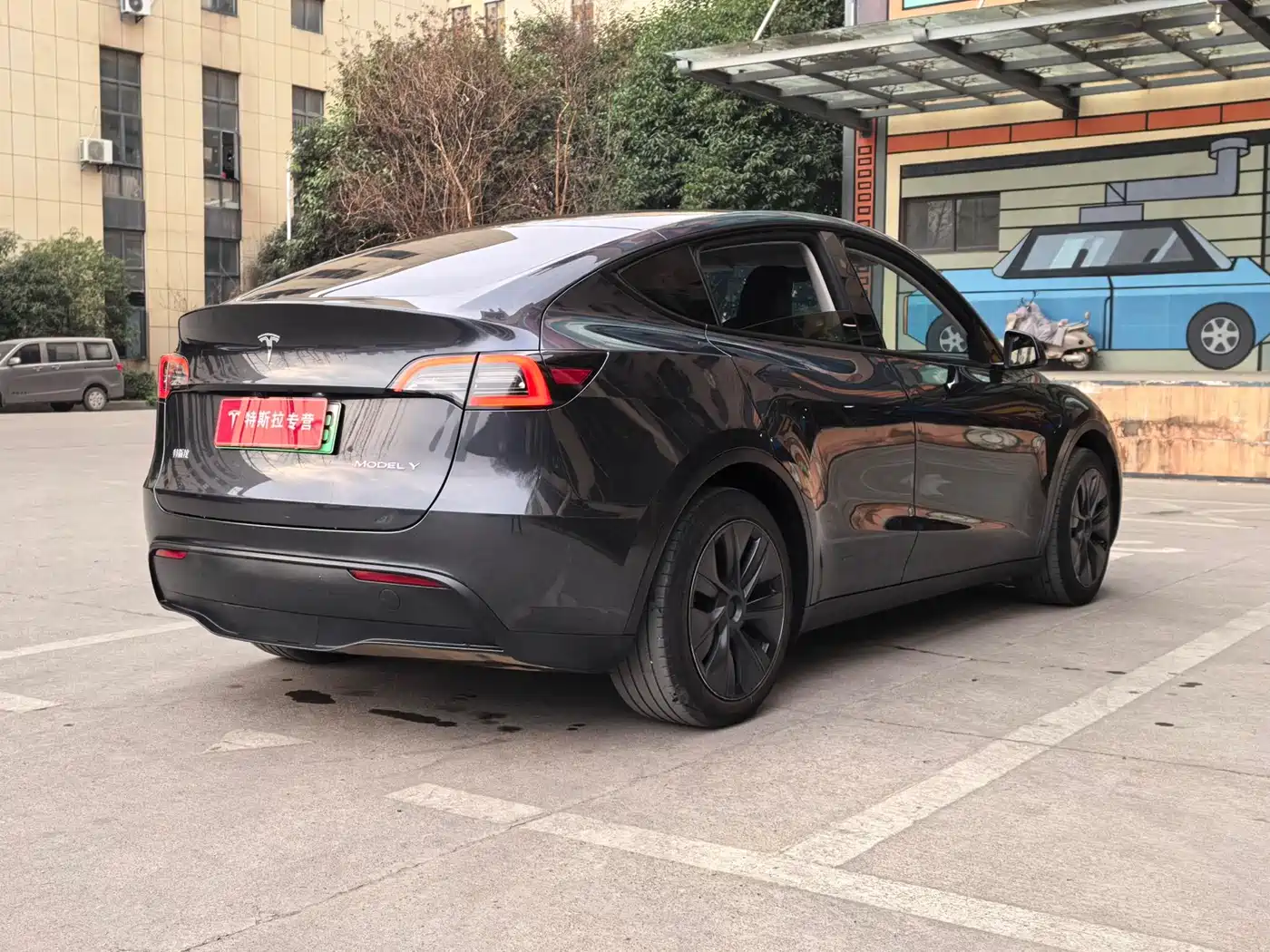 TESLA MODEL Y