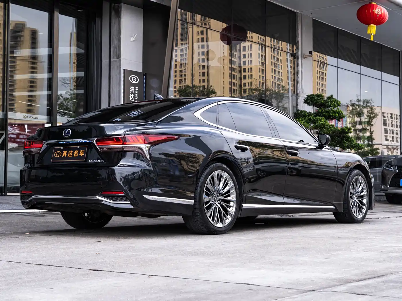 Lexus LS 2018 500h Executive Edition China V фото 3