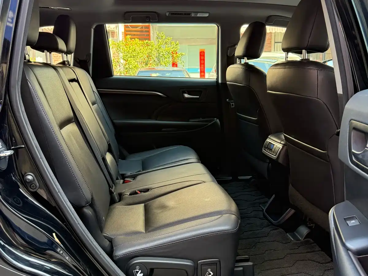 Toyota Highlander 2015 2.0T AWD Ultimate Edition 7-seater фото 10