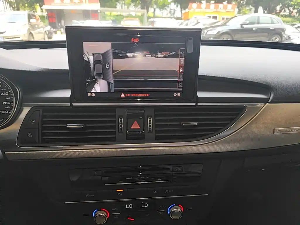 Фото 13 - Audi A6L