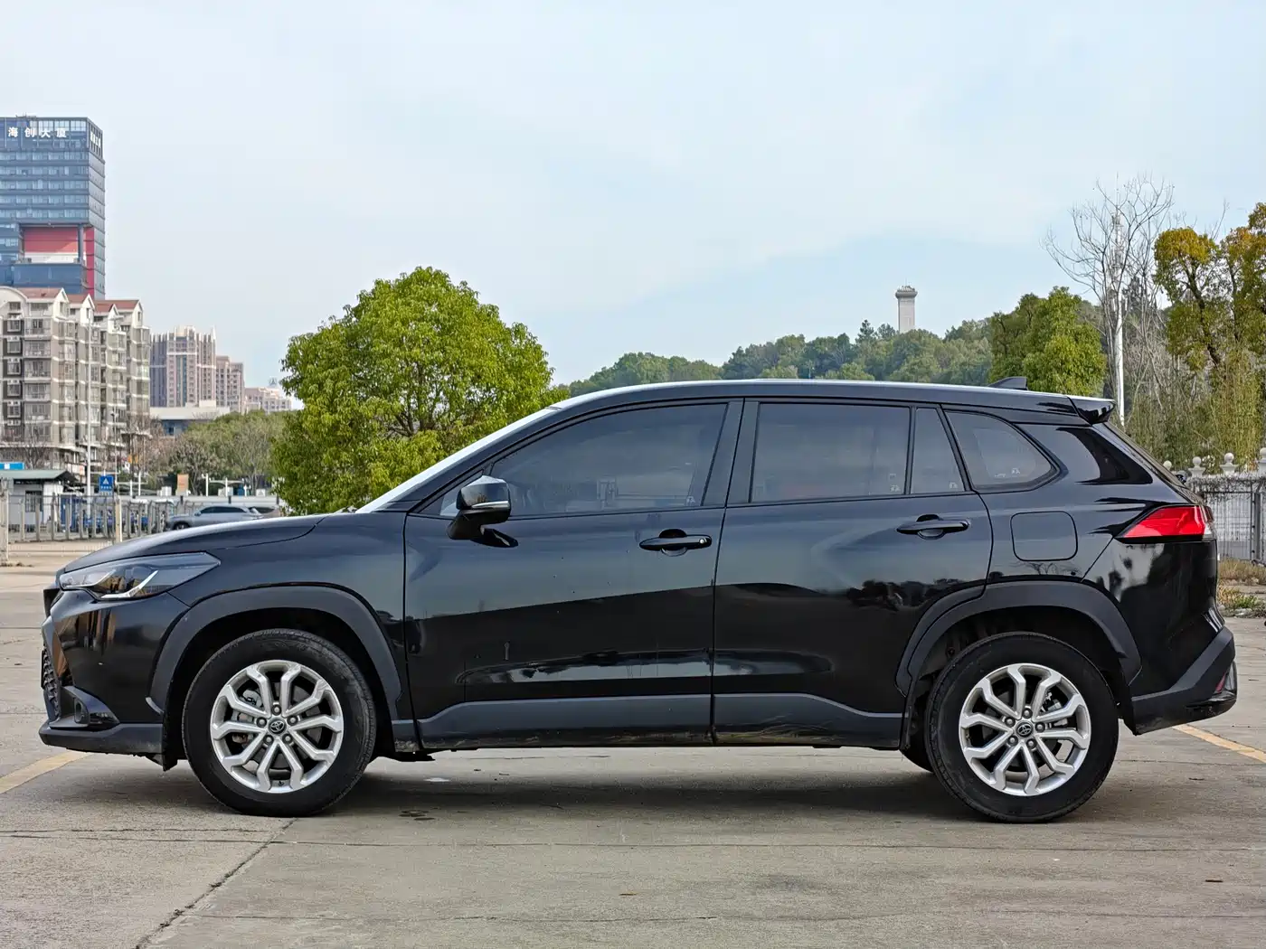 Toyota Frontlander 2022 2.0L CVT Elite фото 27