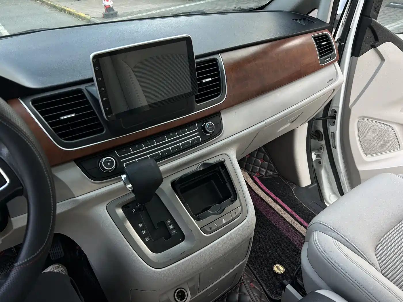 SAIC Maxus Maxus G10 2016 2.0T Automatic Executive Edition фото 17