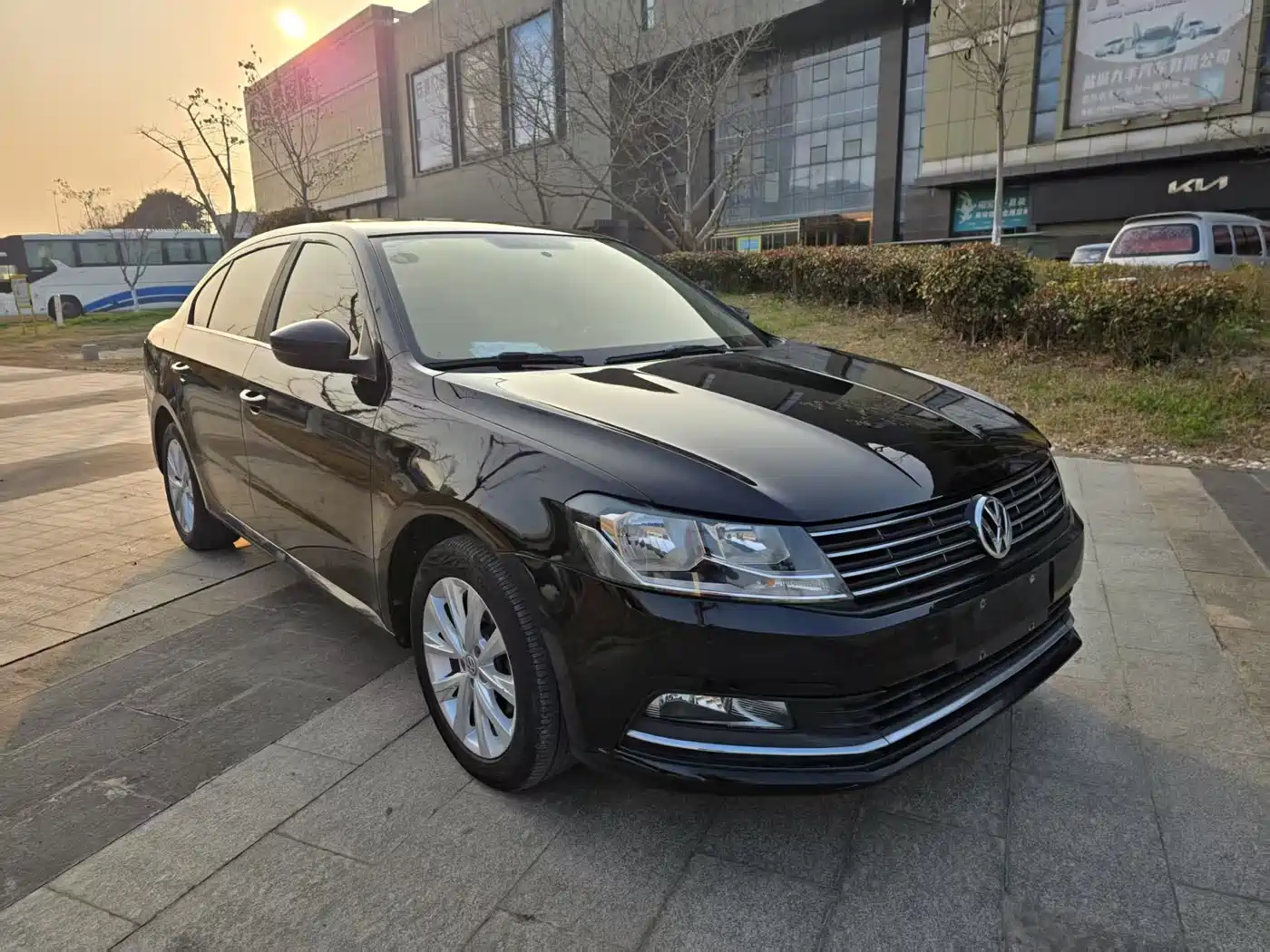 Volkswagen Lavida 2015 1.6L Automatic Comfort Edition фото 4