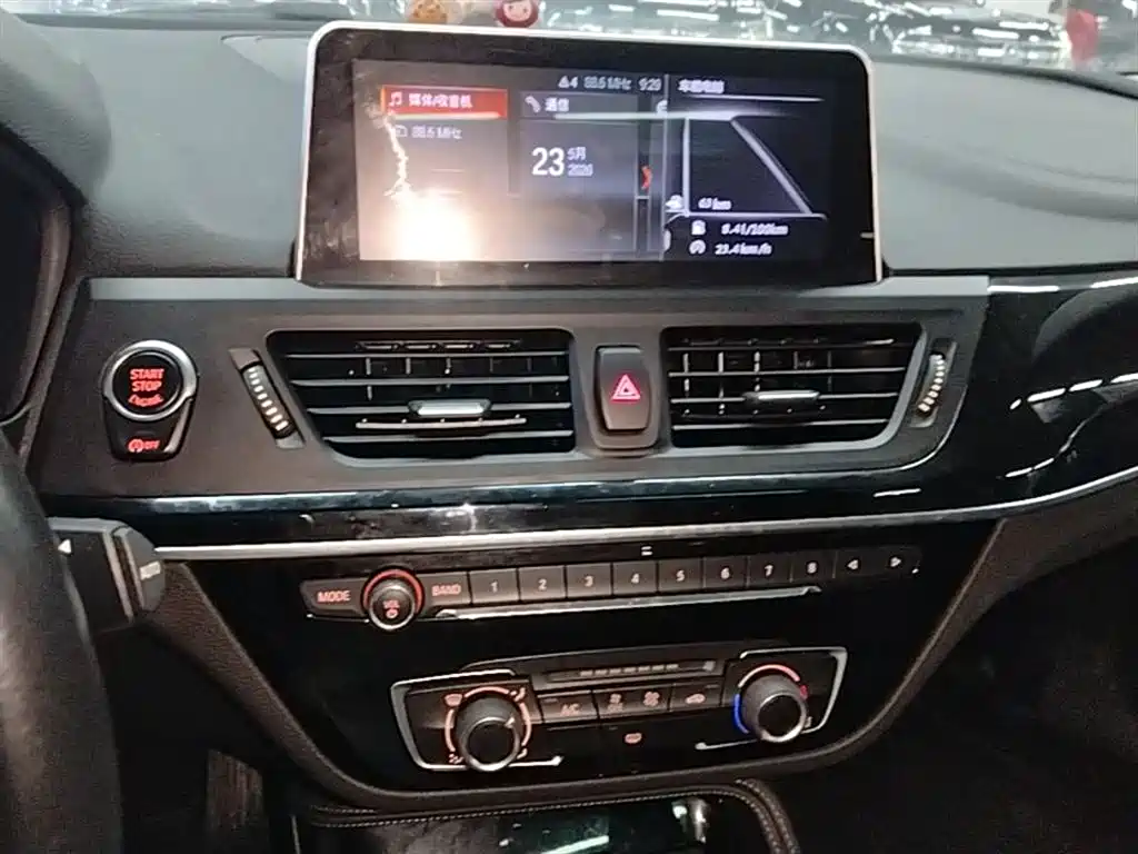 BMW 1 Series 2018 118i Sport Edition фото 13