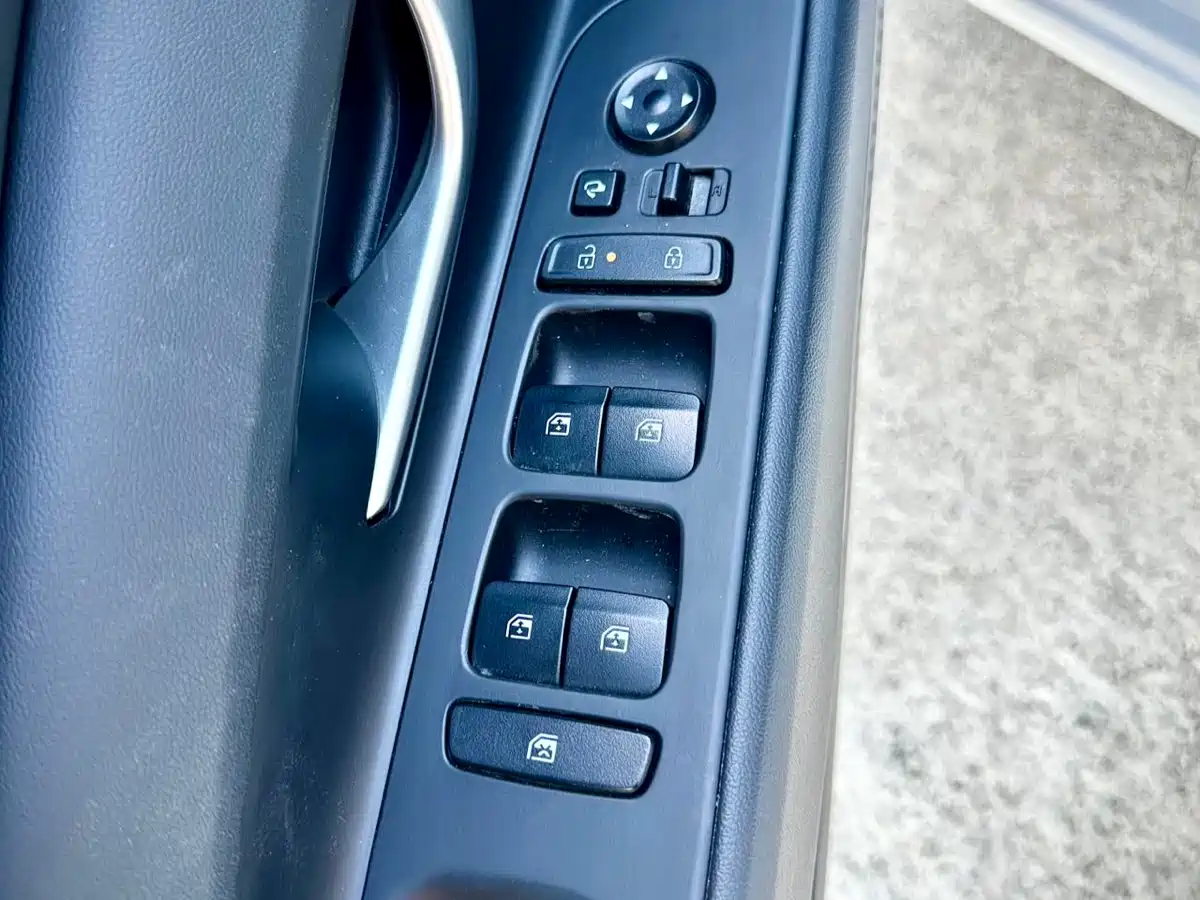 Hyundai Elantra 2023 Model 1.5L CVT LUX Premium Edition фото 18