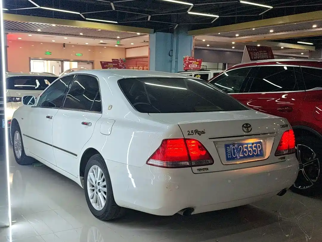 Toyota Crown 2007 2.5L Royal Special Edition фото 4