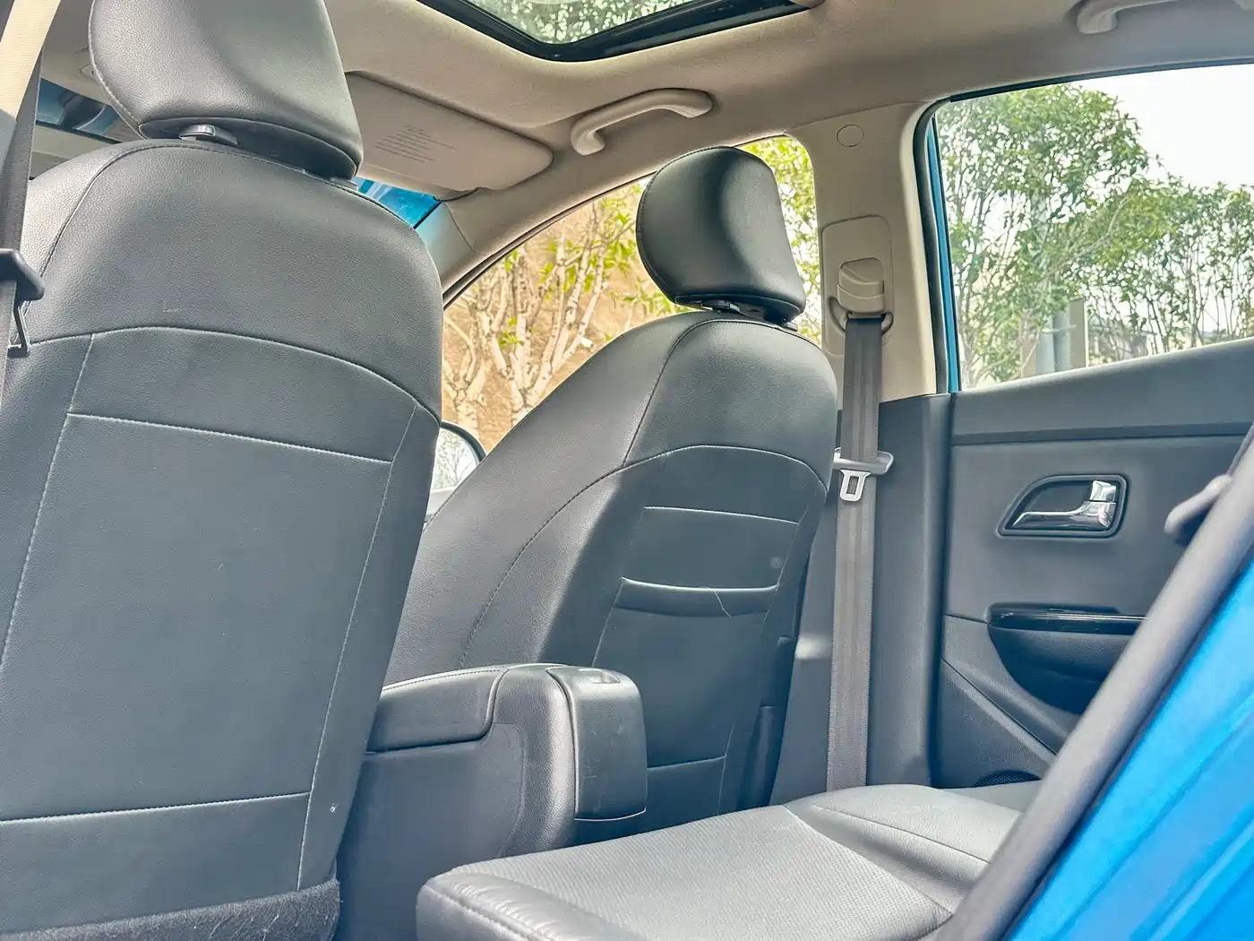 Kia K2 2012 2012 Sedan 1.6L AT Premium Commemorative Edition