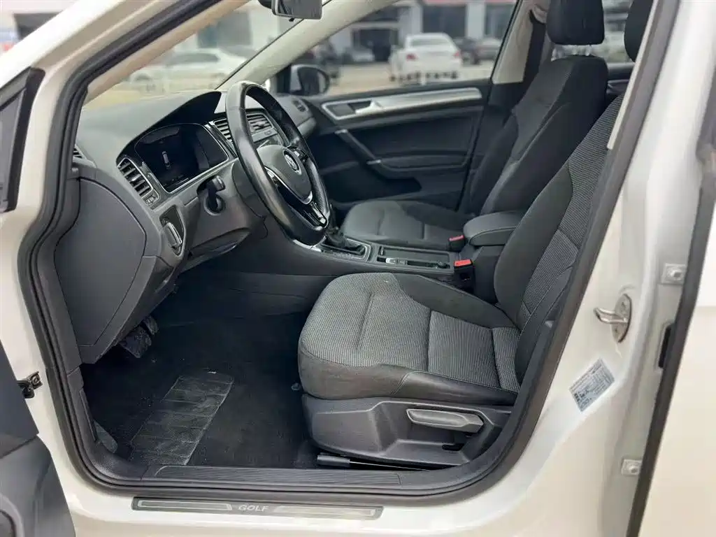 Volkswagen Golf 2020 Beloved Edition 280TSI DSG Comfort фото 7