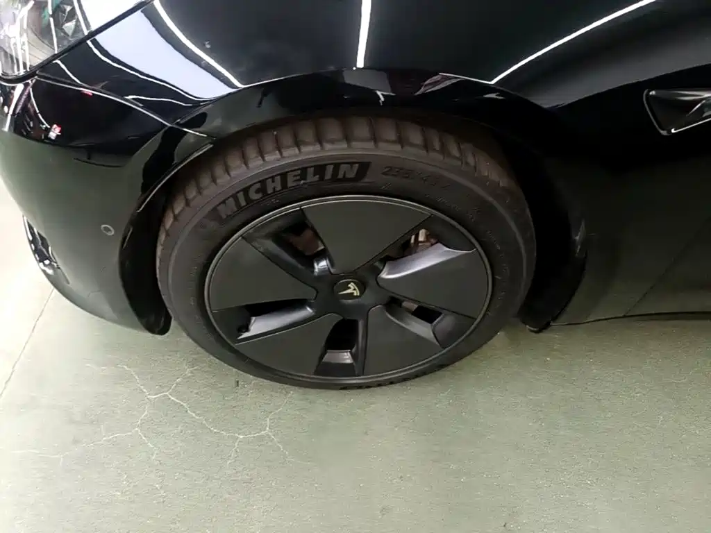 Фото 23 - Tesla Model 3