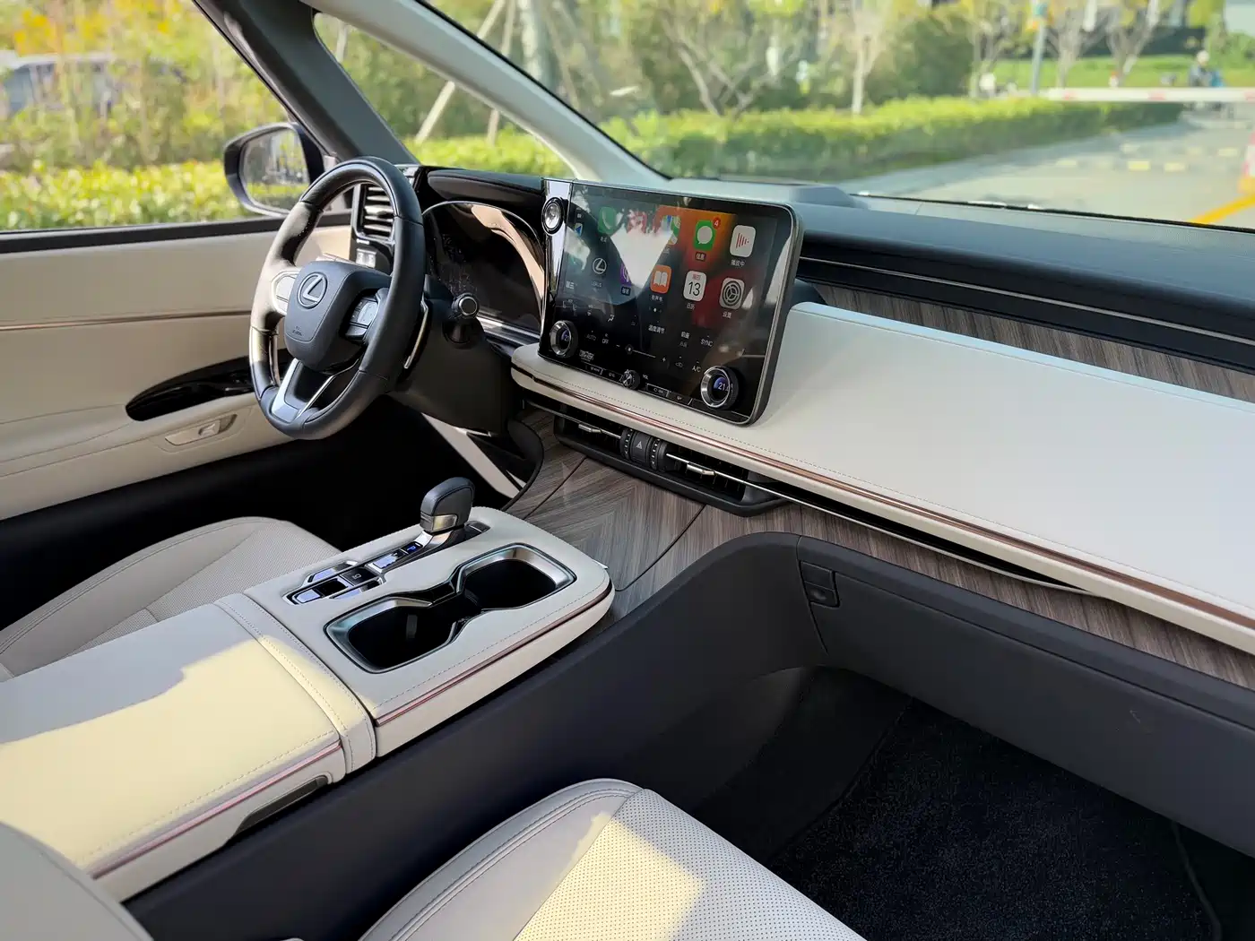 Lexus LM 2024 2023 500h 6-Seater Prestige Edition