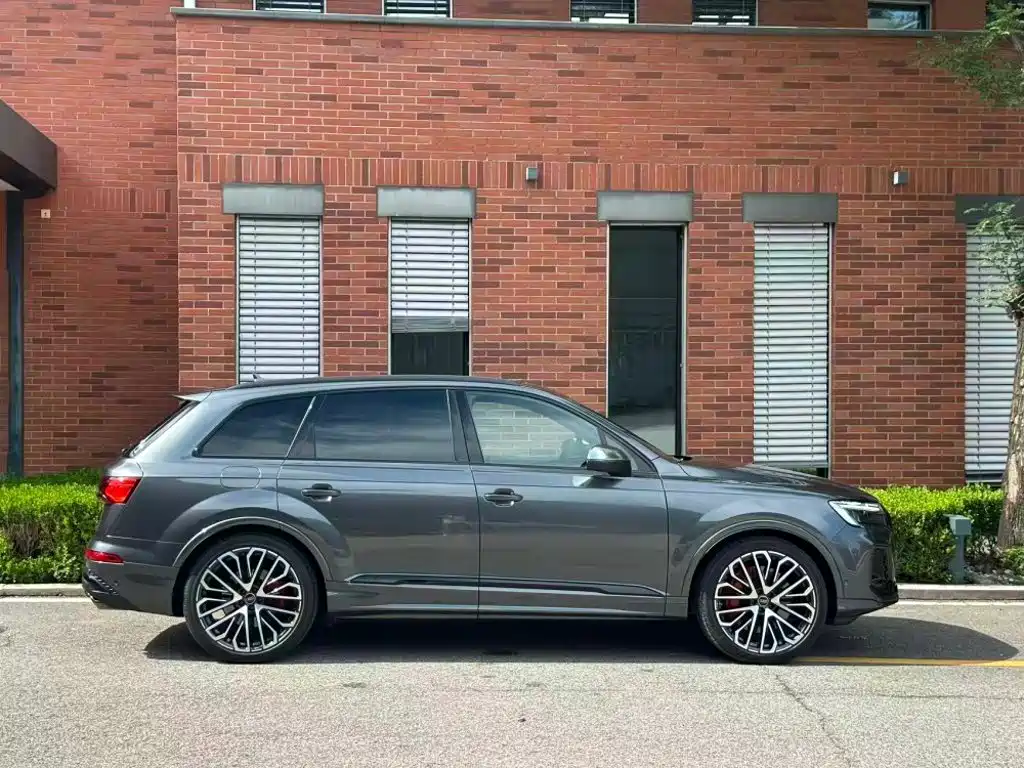 Audi SQ7 2025 2024 4.0 TFSI