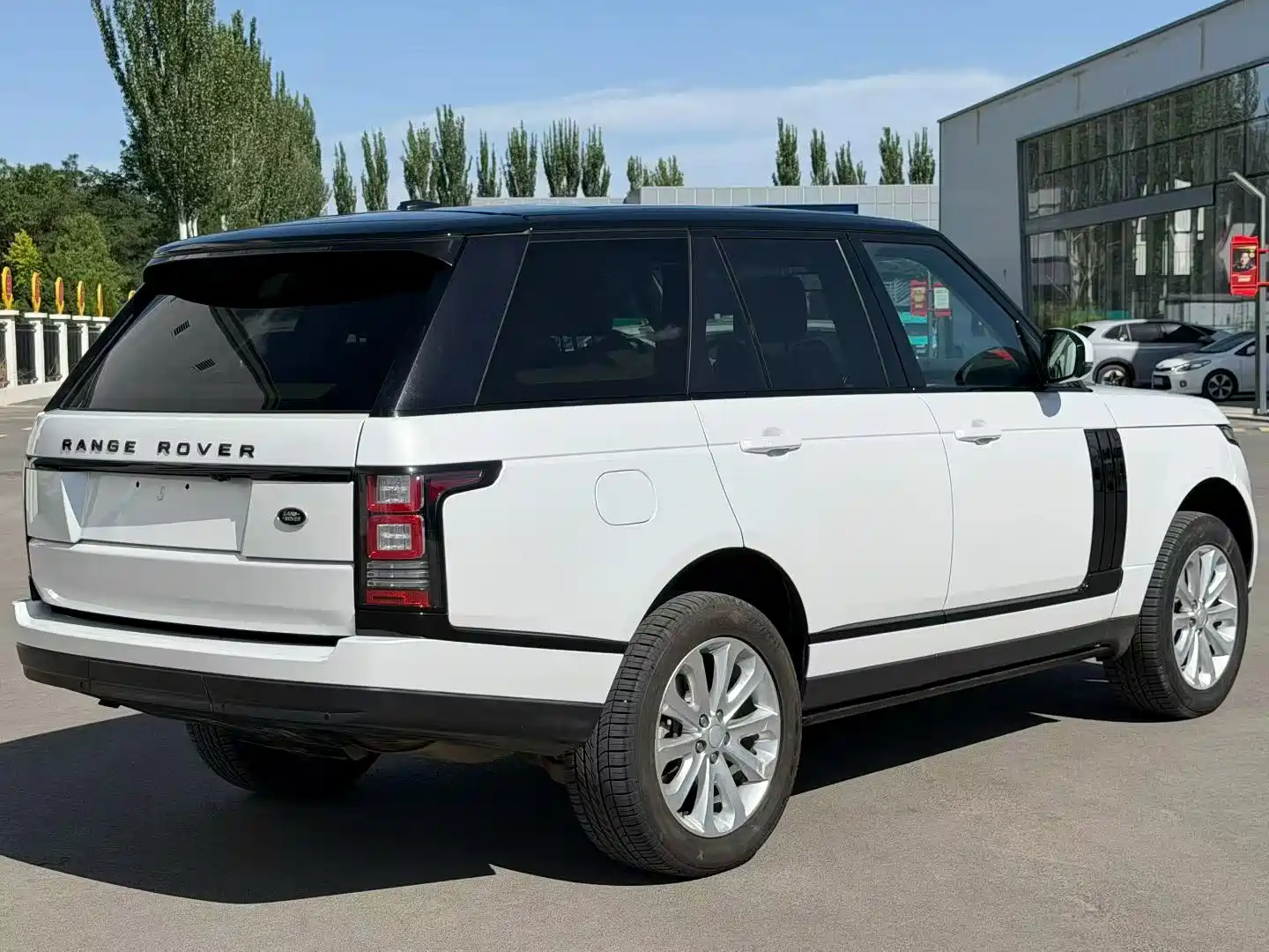 Фото 9 - Land Rover Range Rover