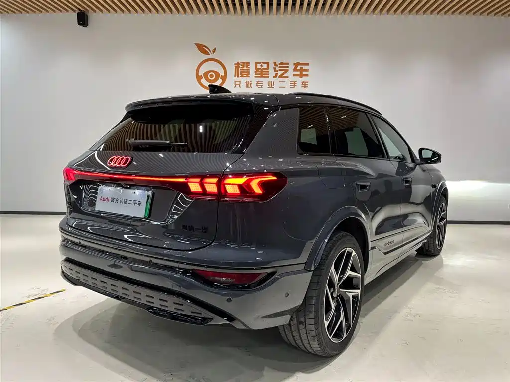 AUDI Q6L E TRON