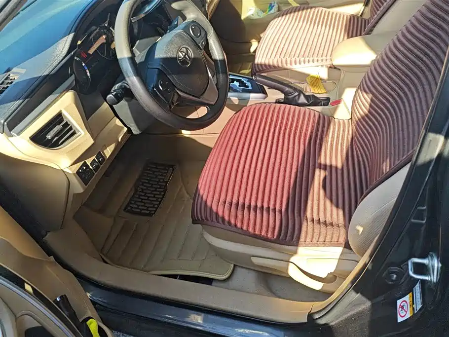 Toyota Corolla 2014 1.6L CVT GL-i фото 9