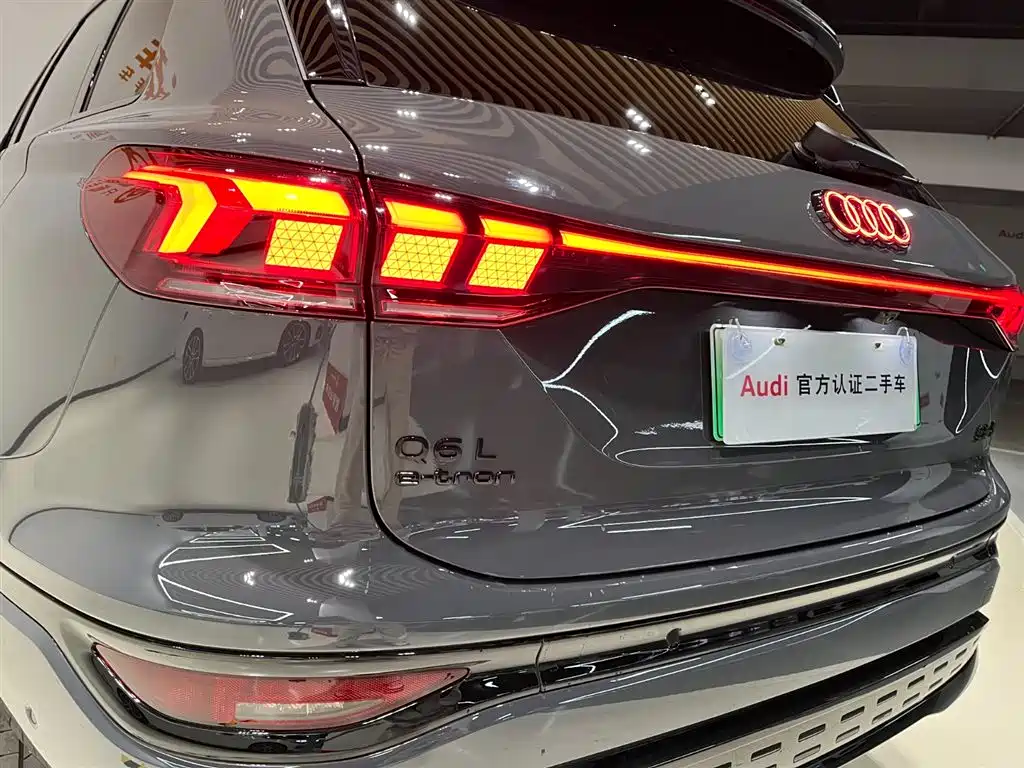 AUDI Q6L E TRON