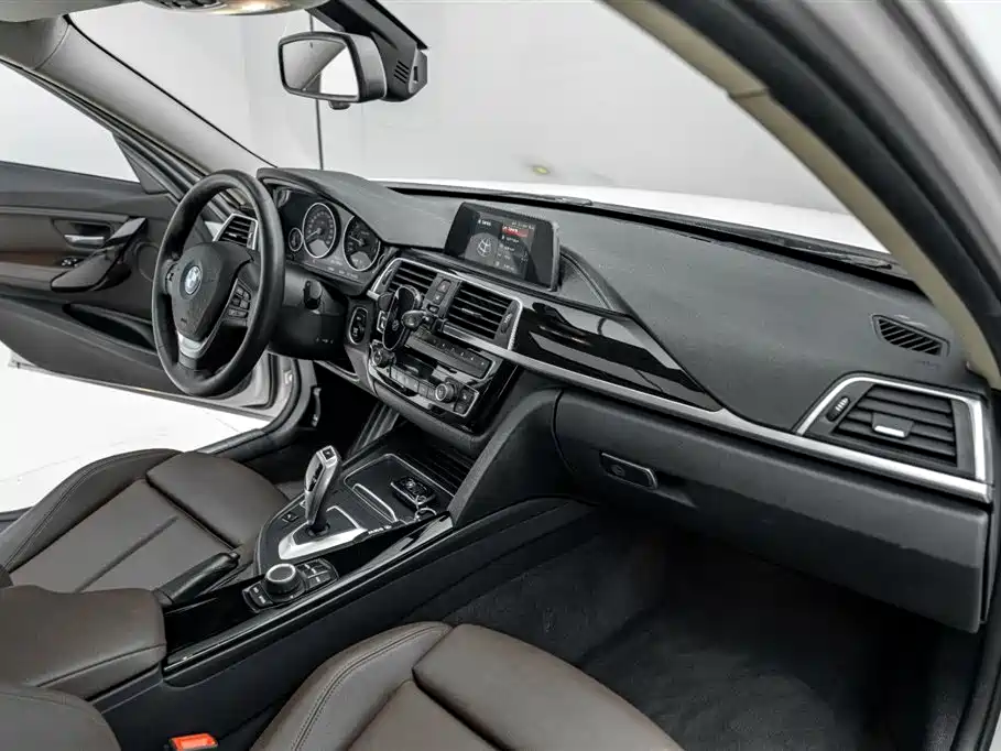 BMW 3 Series 2018 320Li Fashion Style фото 20