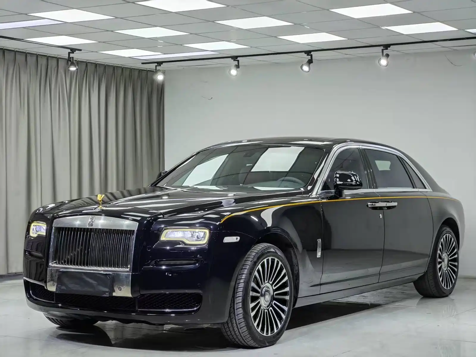 Фото 2 - Rolls-Royce Ghost
