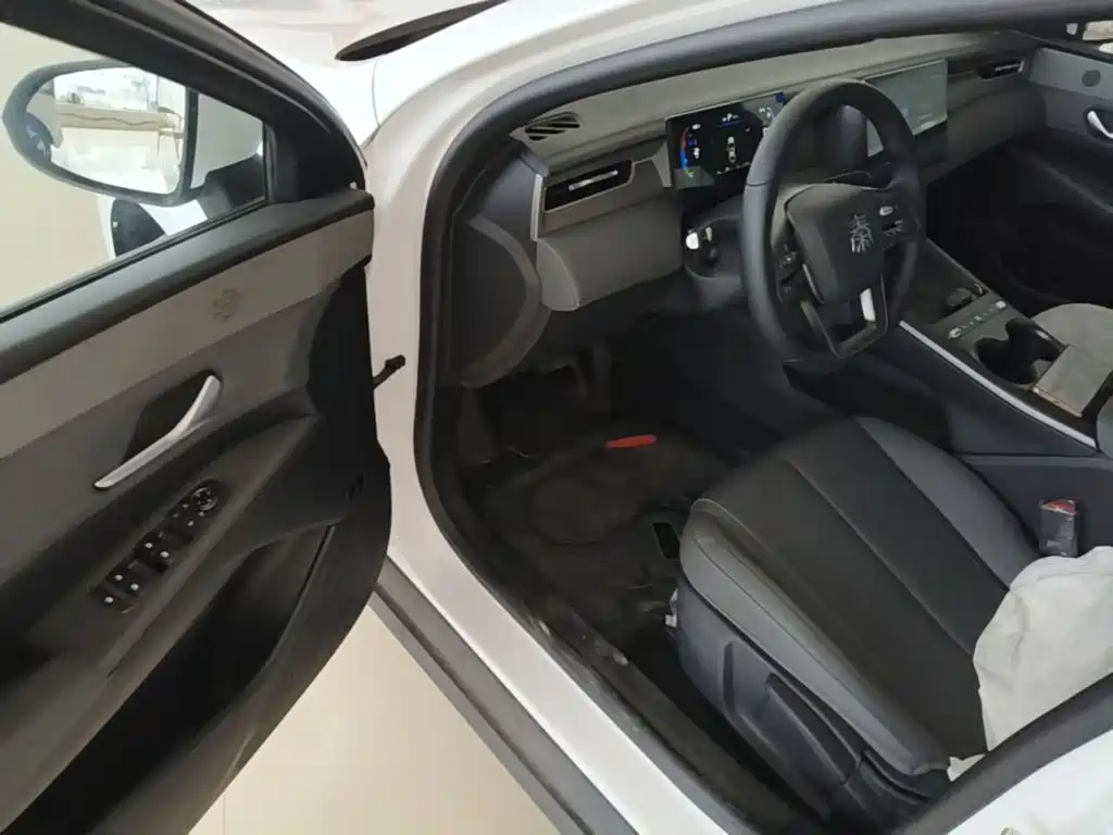 BYD Qin PLUS 2026 2026 DM-i Smart Edition 128KM Progressive