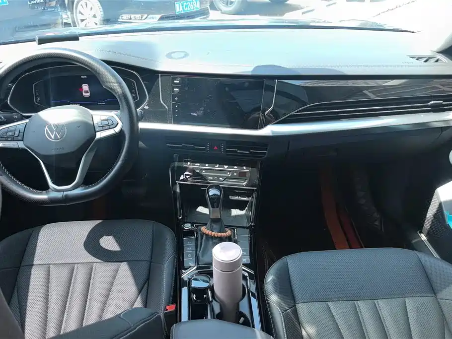 Volkswagen Passat 2025 Outstanding 380TSI Starlight Dragon Glory Edition фото 12