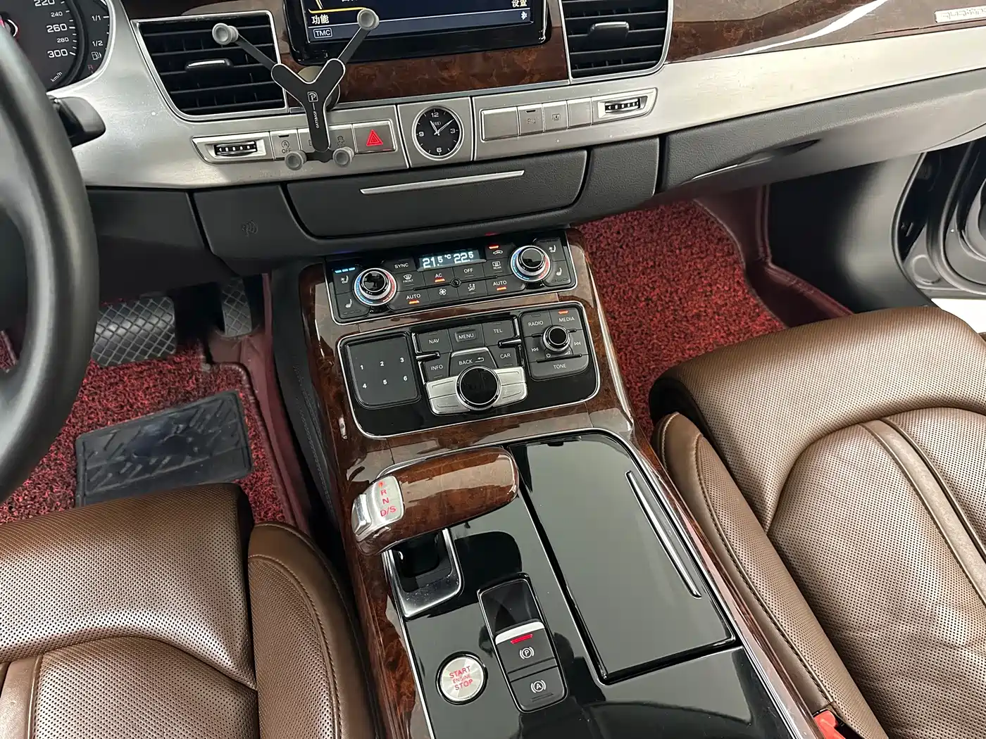 Фото 20 - Audi A8