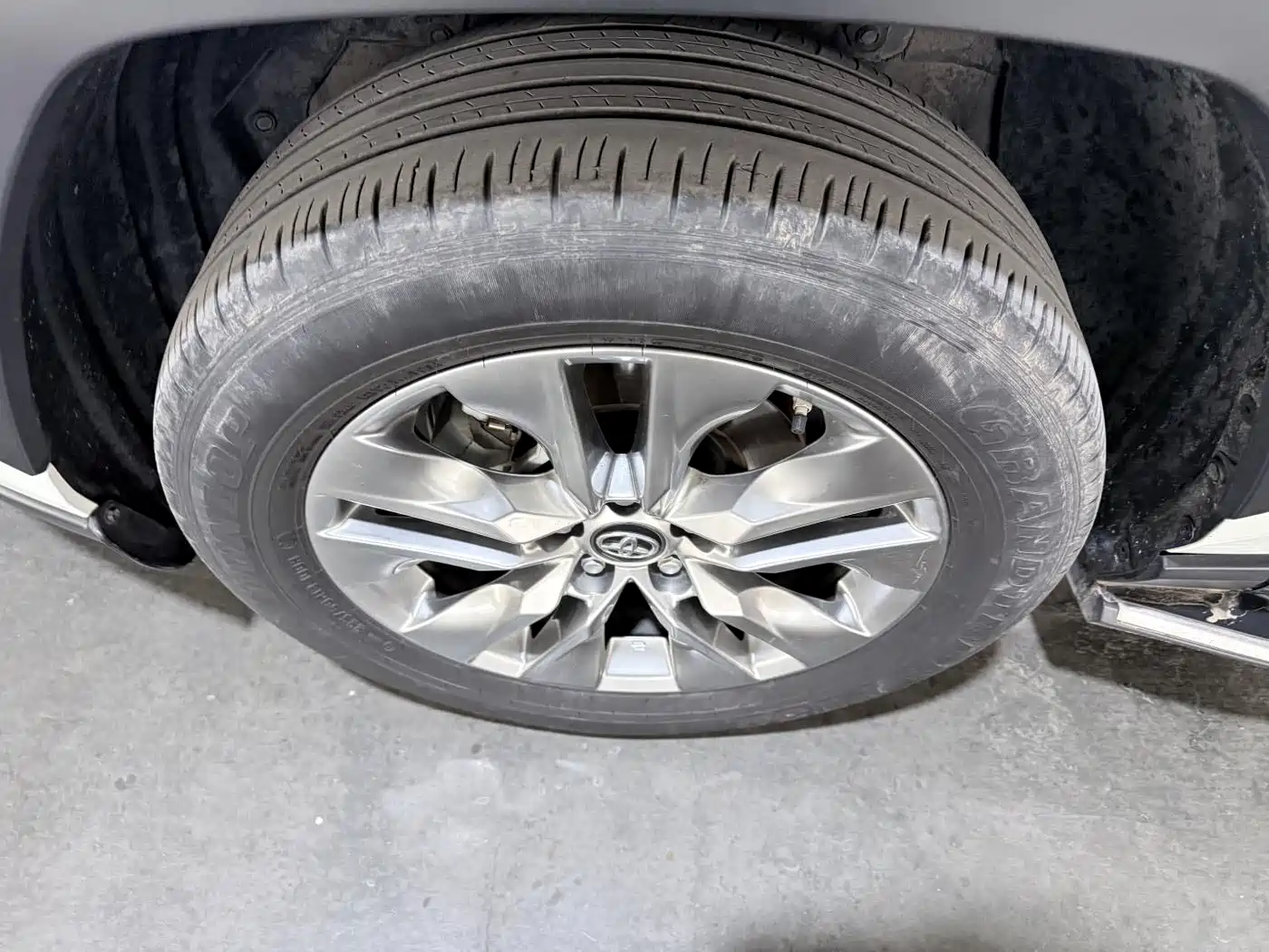 Toyota Wildlander 2023 2.0L CVT FWD Luxury PLUS фото 4