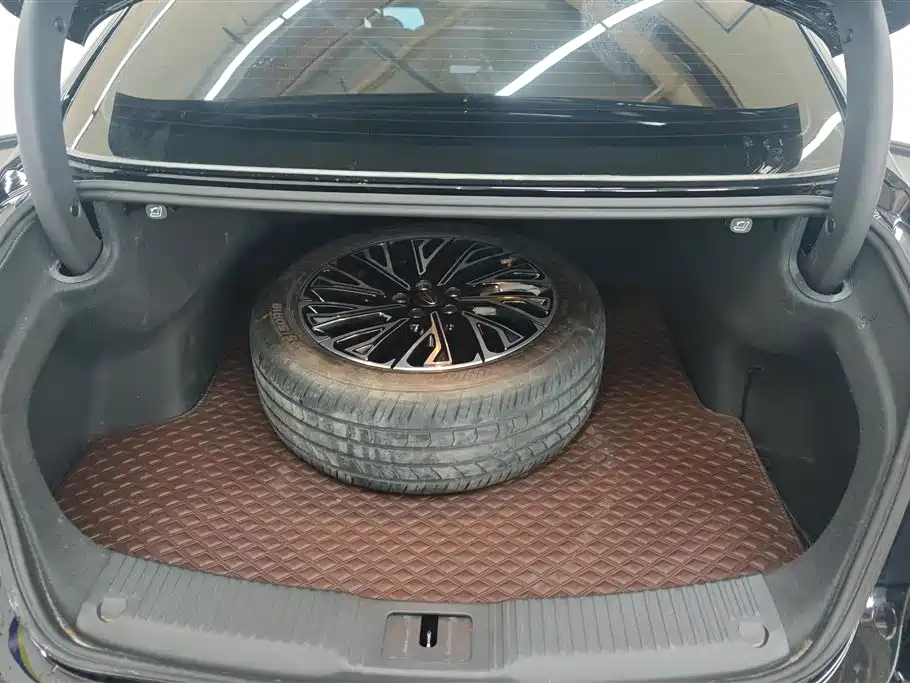 Hongqi H5 2024 2.0T Automatic Smart Connect Flag Smooth Edition фото 4