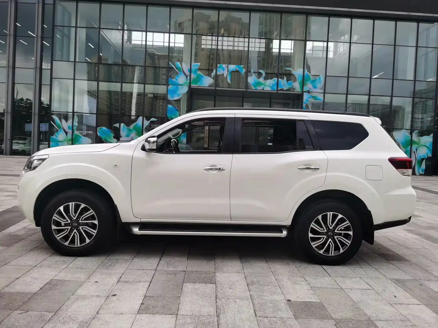 Nissan Terra 2023 2020 2.5L XL Upper 4WD Automatic Luxury Edition