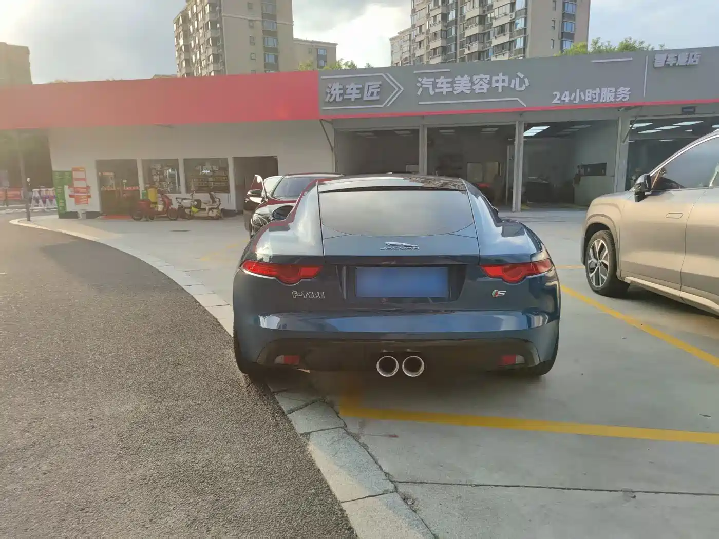Photo 12 - Jaguar F-TYPE