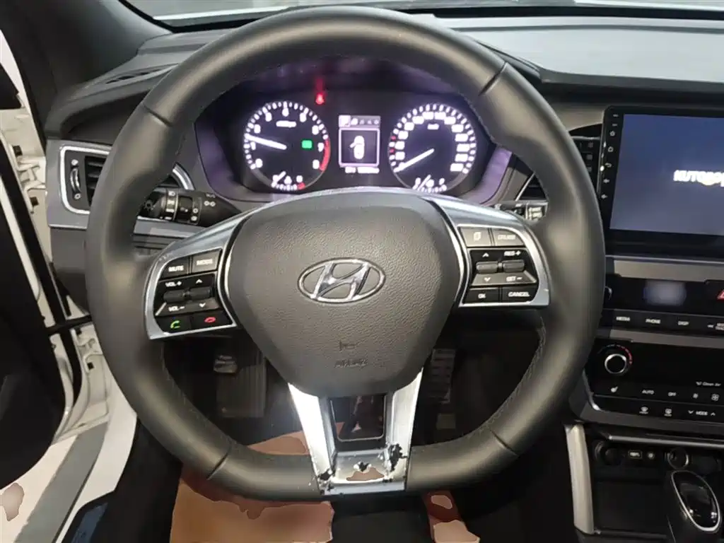 Hyundai Sonata 2015 1.6T GLS Smart фото 11