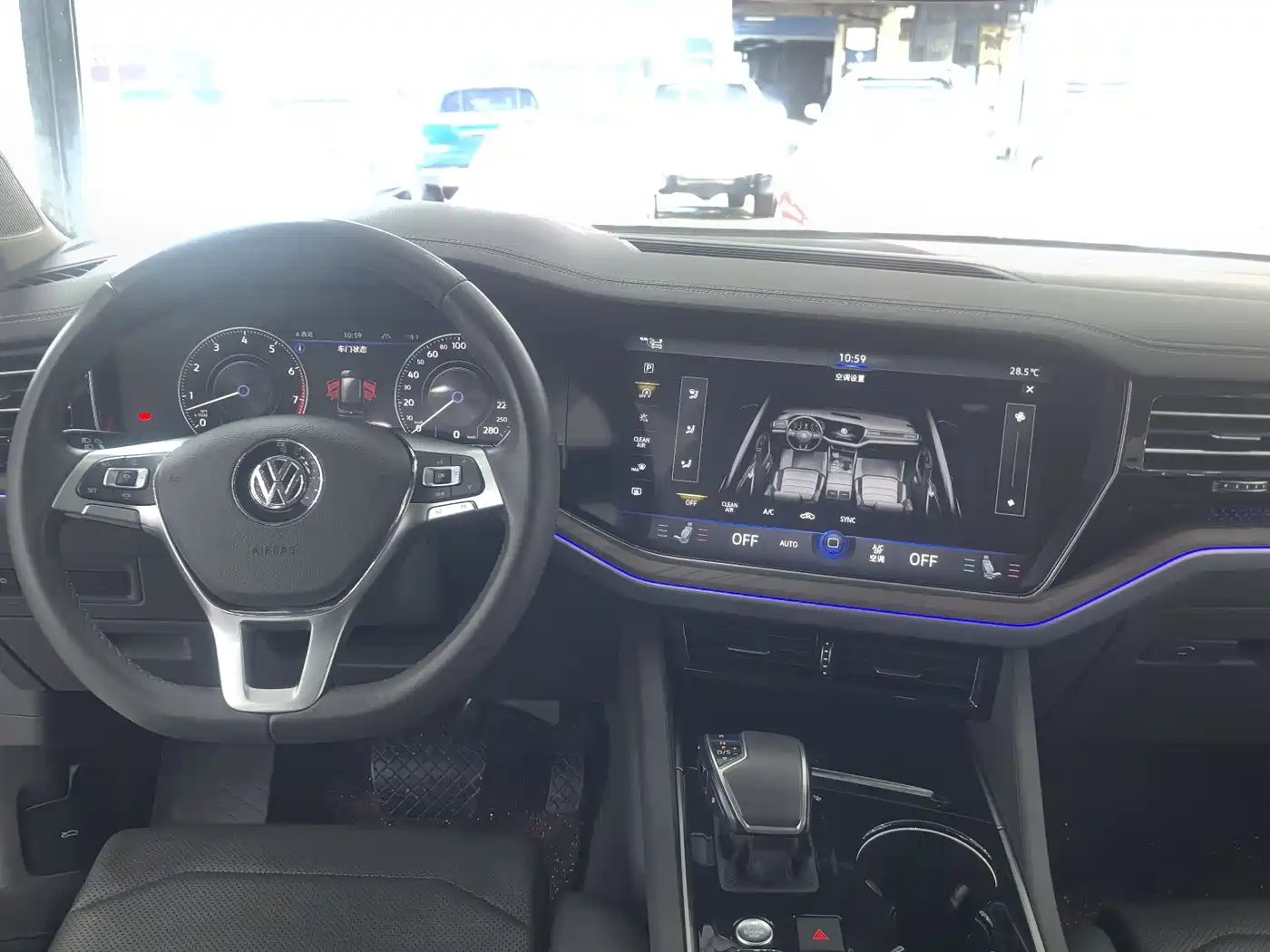 Volkswagen Touareg 2019 3.0TSI Sharp Edge Edition China VI фото 18