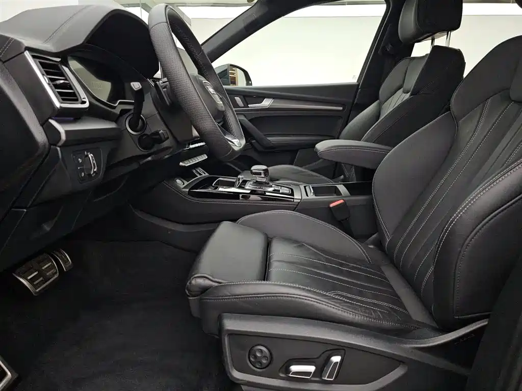 Audi Q5L 2024 Model 45 TFSI Luxury Dynamic фото 4