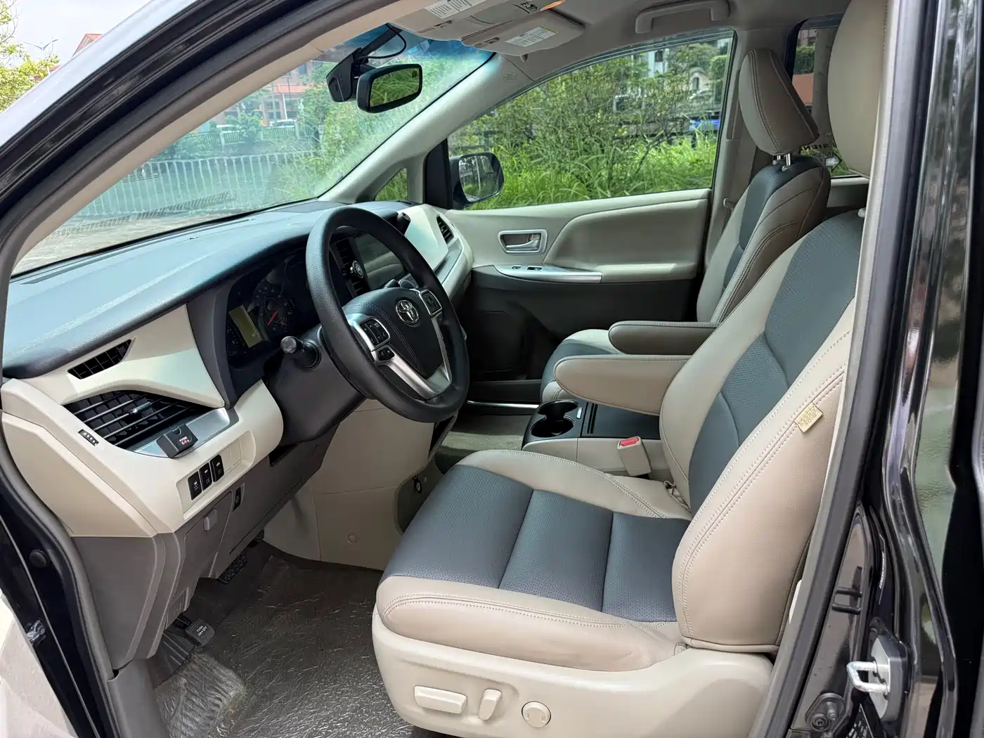 Toyota Sienna 2015 3.5L 2WD L фото 4